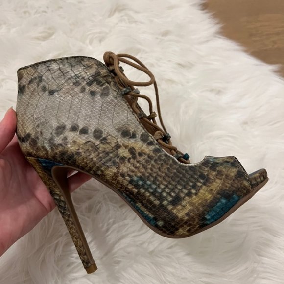 EUC Zigi Soho Faux Snakeskin Martyr Pumps Sz 7 - Picture 3 of 7